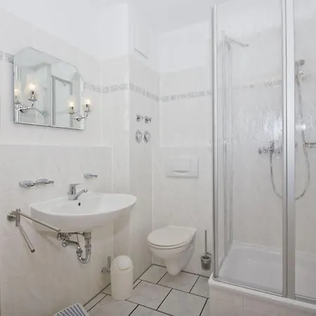 Karola 15 Mit Gratis Nutzung Vom Ahoi Erlebnisbad Und Sauna In Sellin Goehren (Ruegen)