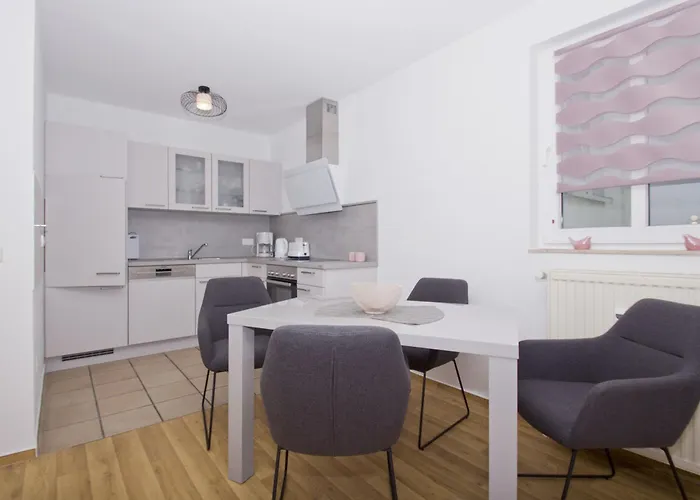 Karola 15 Mit Gratis Nutzung Vom Ahoi Erlebnisbad Und Sauna In Sellin *